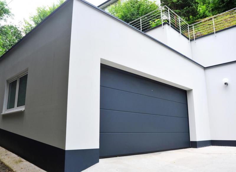 Choisir sa porte de garage, crit&egrave;res essentiels et mat&eacute;riaux