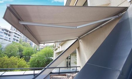 Installer un store banne, conseils pratiques et mat&eacute;riaux